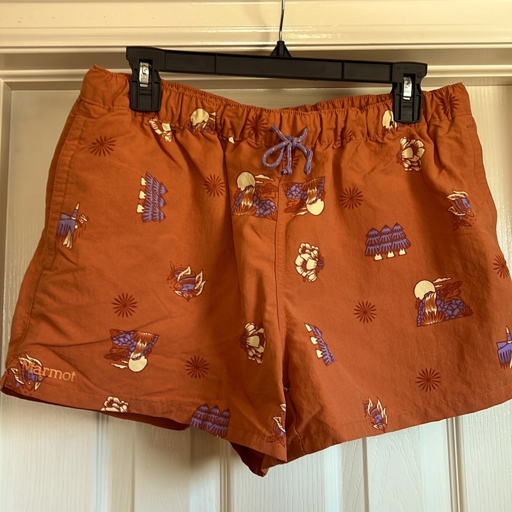 Marmot shorts. Size large. Tie string waist. 100% recycled nylon.
